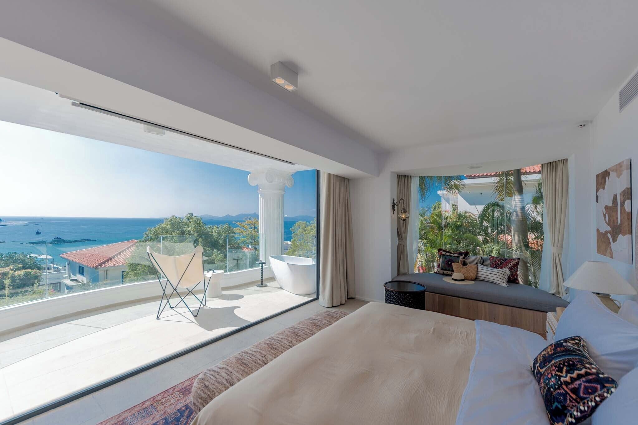 Signature Double Room, Balcony, Sea View | Premium bedding, minibar, individually decorated, individually furnished