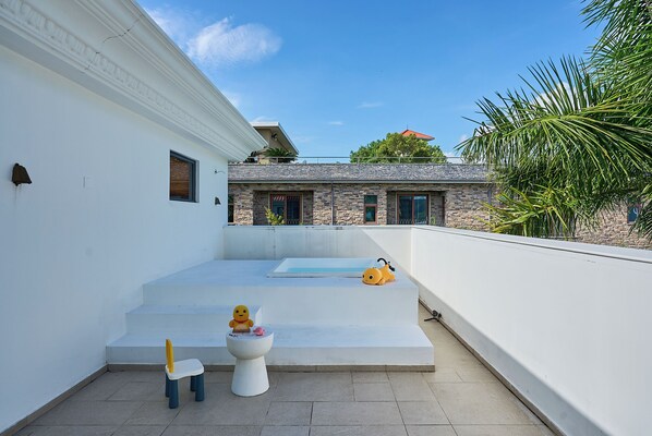 Habitación de lujo doble, balcón, vistas al jardín | Terraza o patio