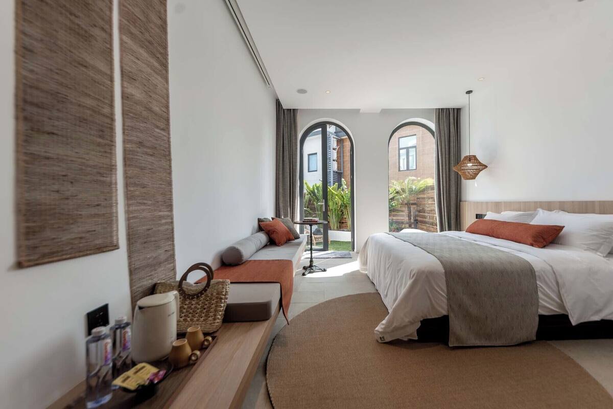 ห้องเบสิกดับเบิล, ระเบียง, วิวสวน | เครื่องนอนระดับพรีเมียม, มินิบาร์, ผ้าม่านกันแสง, ห้องเก็บเสียง