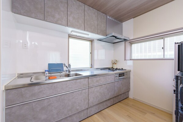 Fridge, microwave, stovetop, electric kettle