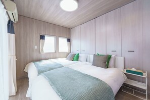 2 bedrooms, desk, iron/ironing board, travel crib