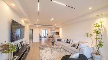 Apartamento luxo, vista para a cidade | Área de estar
