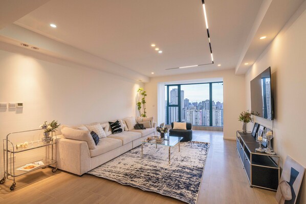 Departamento Deluxe, vista a la ciudad | Área de sala de estar