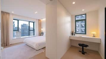 Blackout drapes, free WiFi