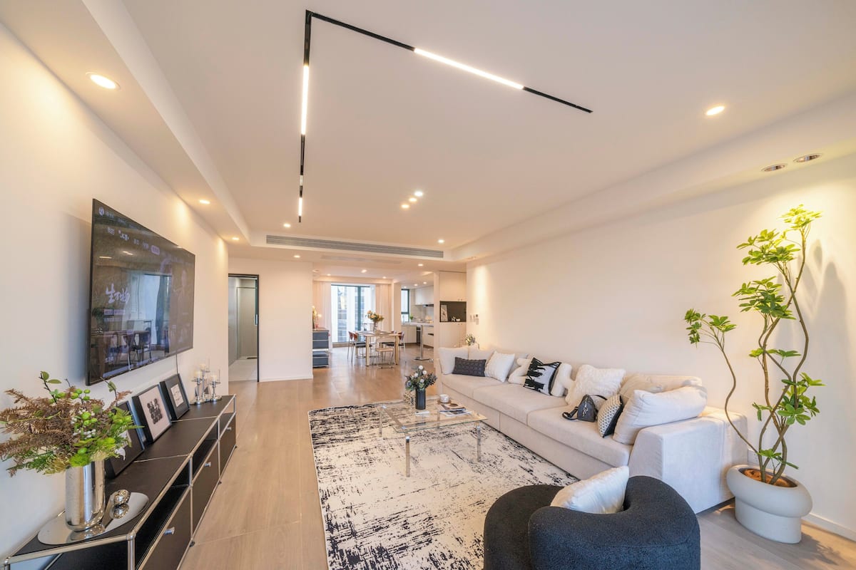 Deluxe Apartment, City View | Living area