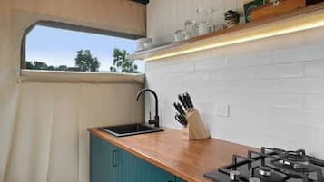 Stovetop, toaster, cookware/dishes/utensils
