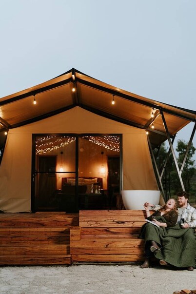 Akuna Estate - Adults Only Glamping (Wallaby)