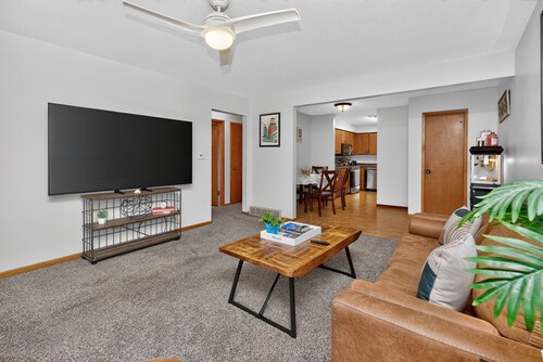 Ankeny 3BR Stay with Office, King Bed, Sleeps 9