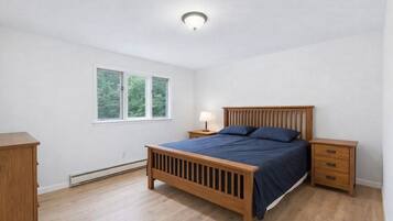 7 bedrooms, iron/ironing board, WiFi, bed sheets