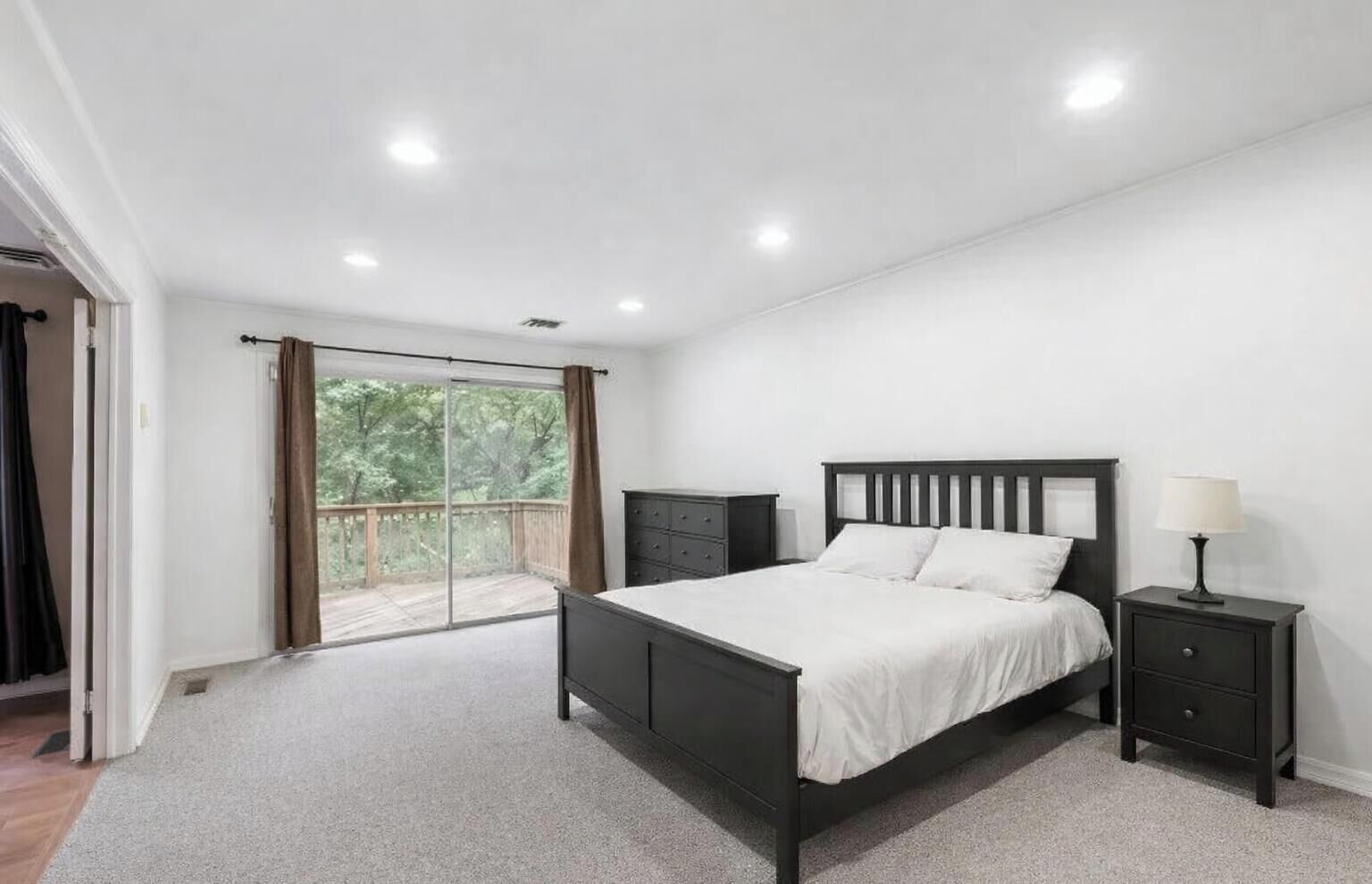 7 slaapkamers, een strijkplank/strijkijzer, wifi, beddengoed