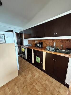 Microondas, horno, placa de cocina