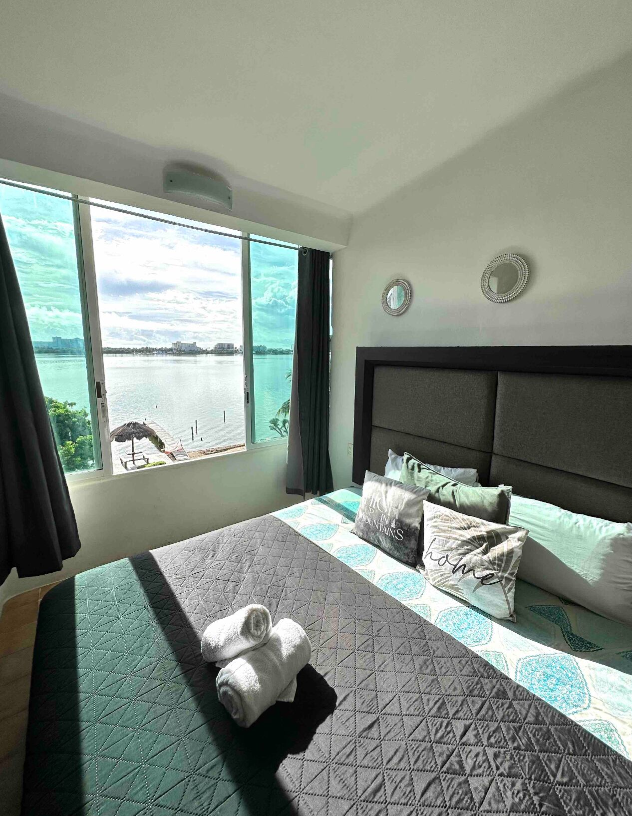 2 bedrooms, iron/ironing board, internet, bed sheets