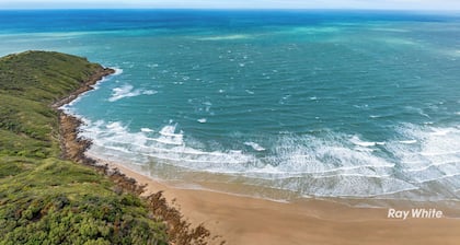 The Five Rocks Beach Bungalow -Your Off-Grid Coastal Escape â 4x4 Access Only