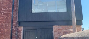 Modern Seaside Cottage - Sleeps 5