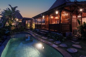 2 outdoor pools