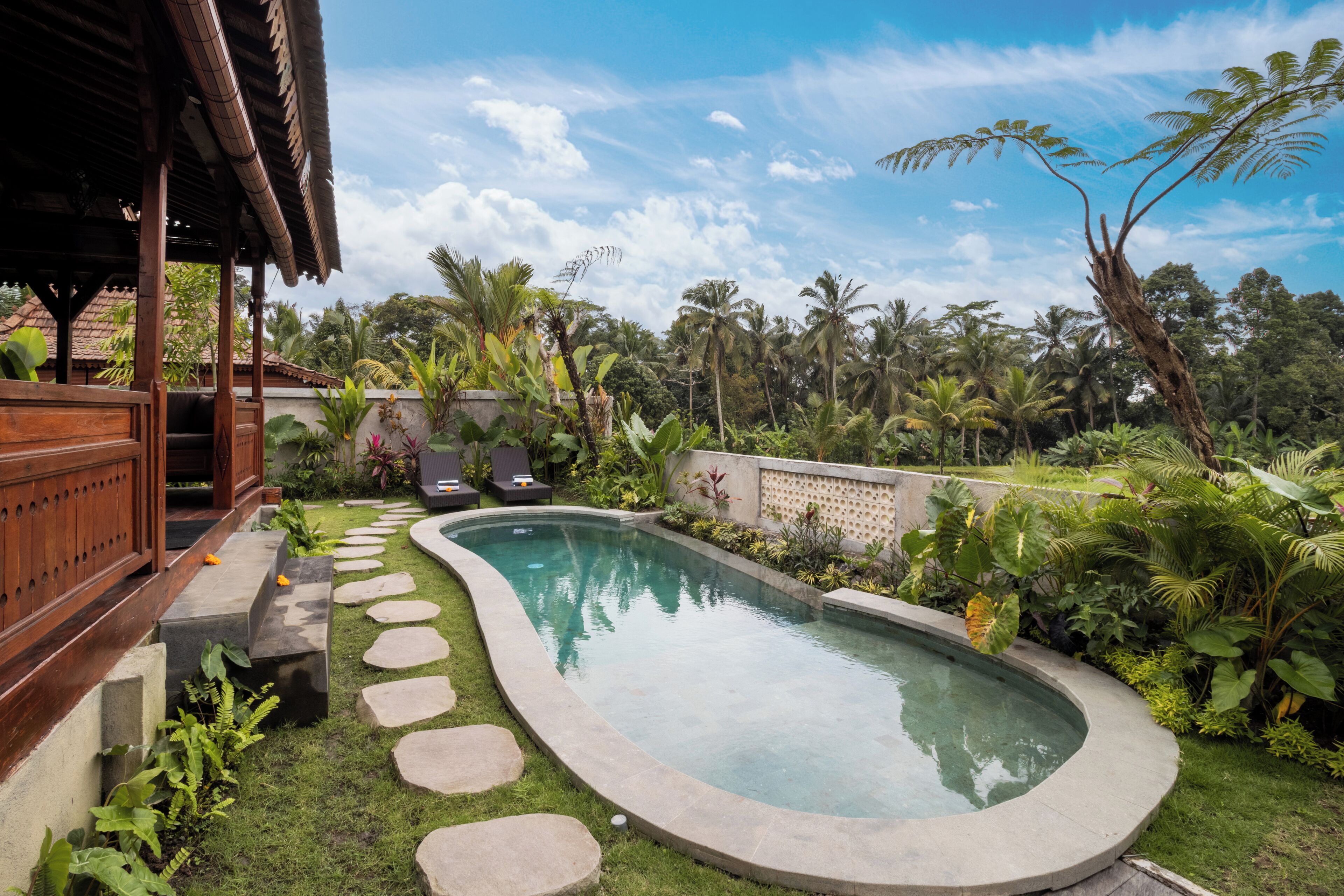 2 つの屋外プール