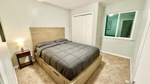 2 室のベッドルーム、WiFi (無料)、ベッドシーツ