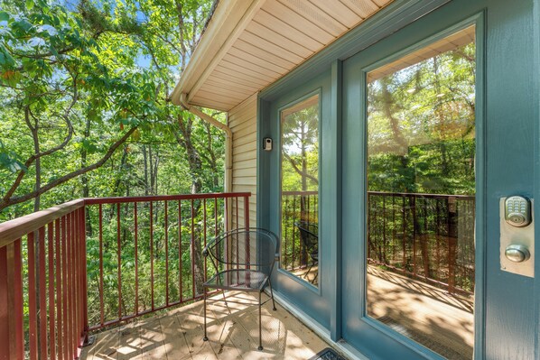 Property grounds - Fully Updated Bungalow w Resort Lake Access_Washer&Dryer_Mini Golf & More_Free Tickets (Kimberling City)