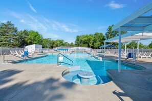 Pool - Fully Updated Bungalow w Resort Lake Access_Washer&Dryer_Mini Golf & More_Free Tickets (Kimberling City)