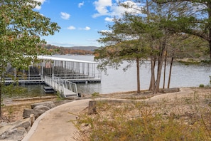 Miscellaneous - Updated Bungalow_Huge Outdoor Deck_Outdoor Pool Open & Resort Lake Access_Mini Golf_Free Tickets! (Kimberling City)