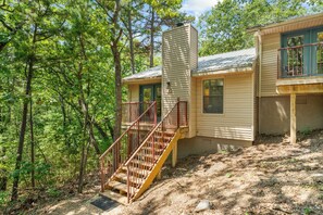 Exterior - Fully Updated Bungalow w Resort Lake Access_Washer&Dryer_Mini Golf & More_Free Tickets (Kimberling City)