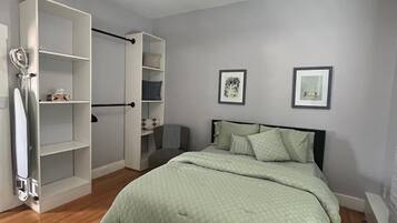 2 bedrooms, iron/ironing board, WiFi (free), bed sheets