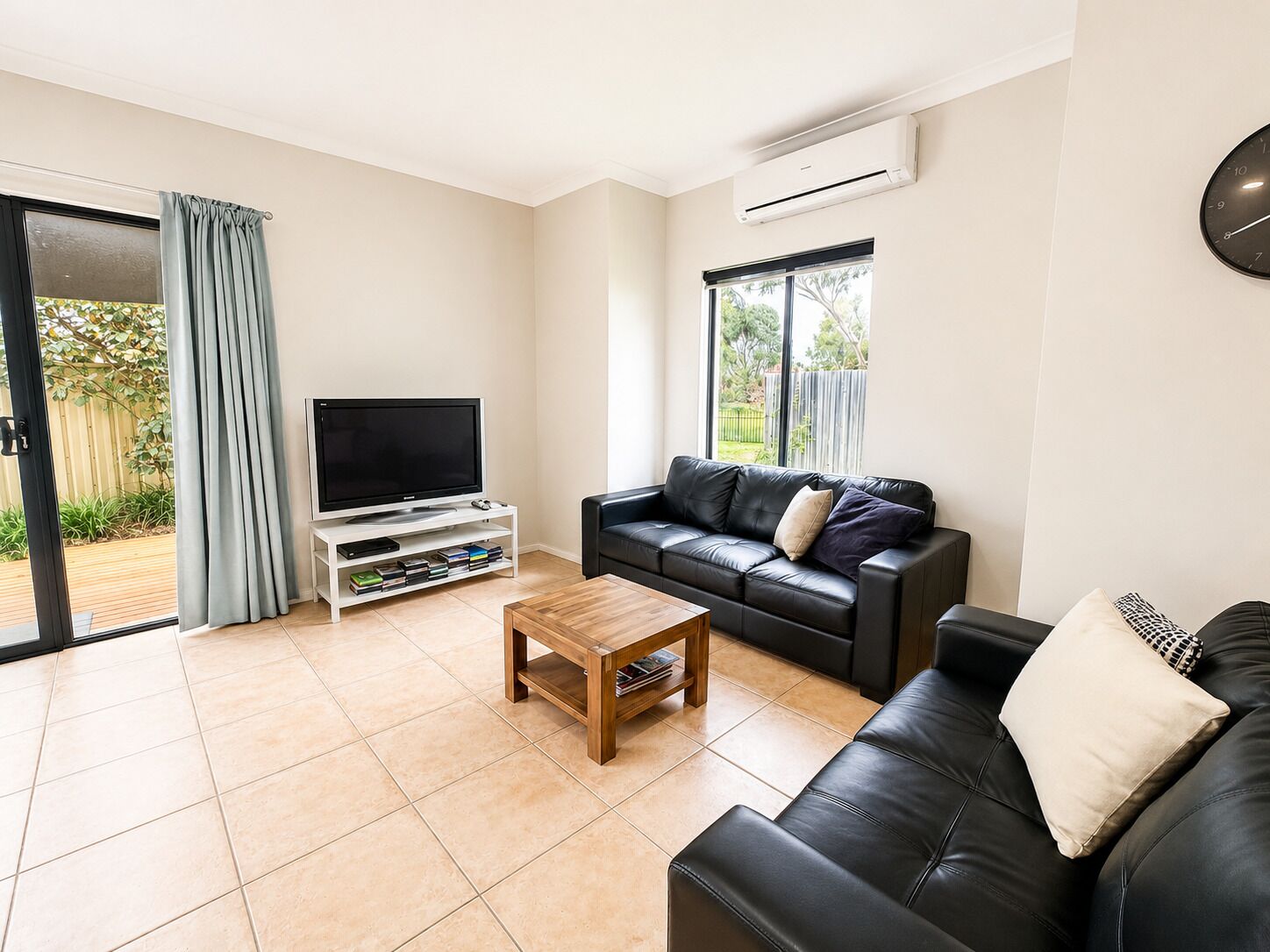 House, Multiple Beds, Non Smoking | Living area | 55-inch TV with digital channels