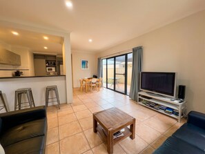 Living area - Relax On Moonshine (Dunsborough)