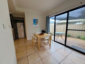House, Multiple Beds, Non Smoking | Dining room