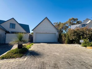 Front of property - Relax On Moonshine (Dunsborough)