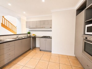 Private kitchen - Relax On Moonshine (Dunsborough)