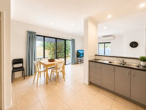 House, Multiple Beds, Non Smoking | Private kitchen