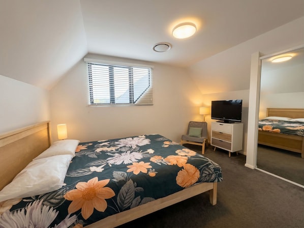 House, Multiple Beds, Non Smoking | Iron/ironing board (on request), individually decorated - Relax On Moonshine (Dunsborough)