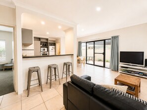House, Multiple Beds, Non Smoking | Living area | 55-inch TV with digital channels - Relax On Moonshine (Dunsborough)