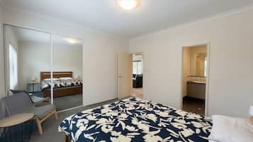 Casa, varias camas, para no fumadores | Decoración personalizada y muebles diferentes