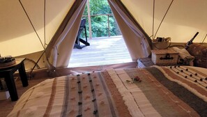 1 bedroom, bed sheets