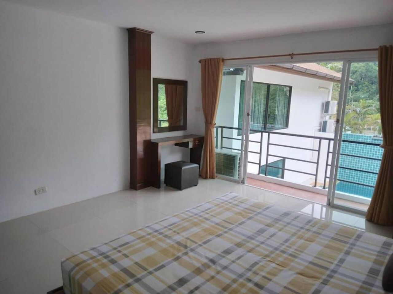 3 bedrooms, internet, bed sheets