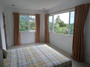 3 bedrooms, internet, bed sheets - Charming Hillside 3 Bedroom Vacation Home with Pool (Kamala, Kathu District)