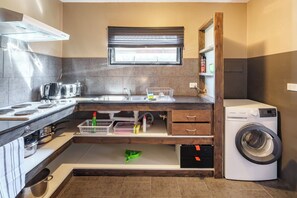 Fridge, microwave, oven, stovetop - Cozy comfort at 106 Thacker St (Ocean Grove)