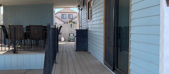 Cozy 1 bedroom home in awesome Arizona City 55+community with pool & gym