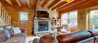 Spacious Chalet with Pool Room, Foosball, Hot Tub & Skiing at Mt. Abram