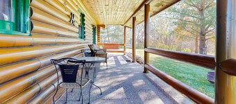 Dog-Friendly Rural cabin and loft with foosball table, W/D, near-by golf, WIFI