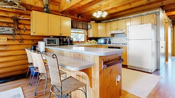 Cookware/dishes/utensils
