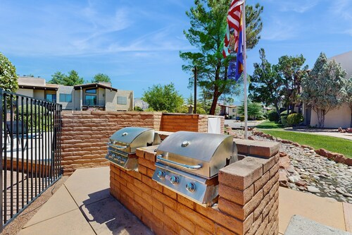 Experience Sedona Serenity — A Family-Friendly Condo with Stunning Mountain View