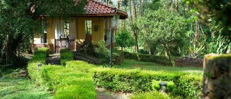 Vista frontal de la propiedad