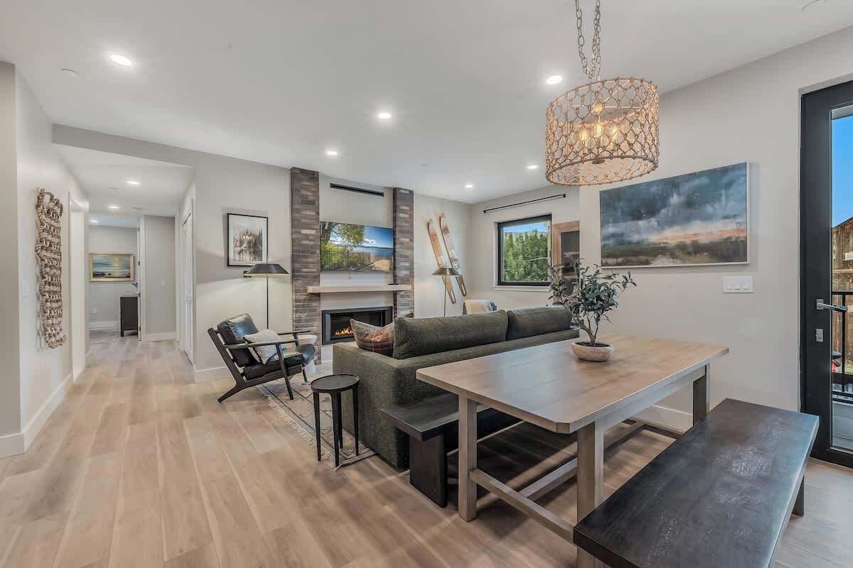 Smart TV, fireplace, offices