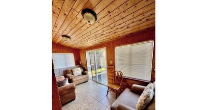 Cozy Lake Placid Retreat-Perfect for Your Adirondack Getaway! 4+ Parking spaces!
