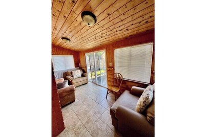 Cozy Lake Placid Retreat-Perfect for Your Adirondack Getaway! 4+ Parking spaces!