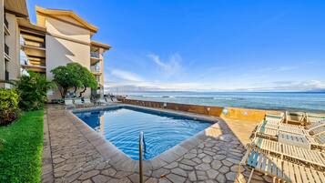 2 عدّة غرف نوم وخدمة الإنترنت