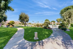 المنطقة المحيطة بالمنشأة